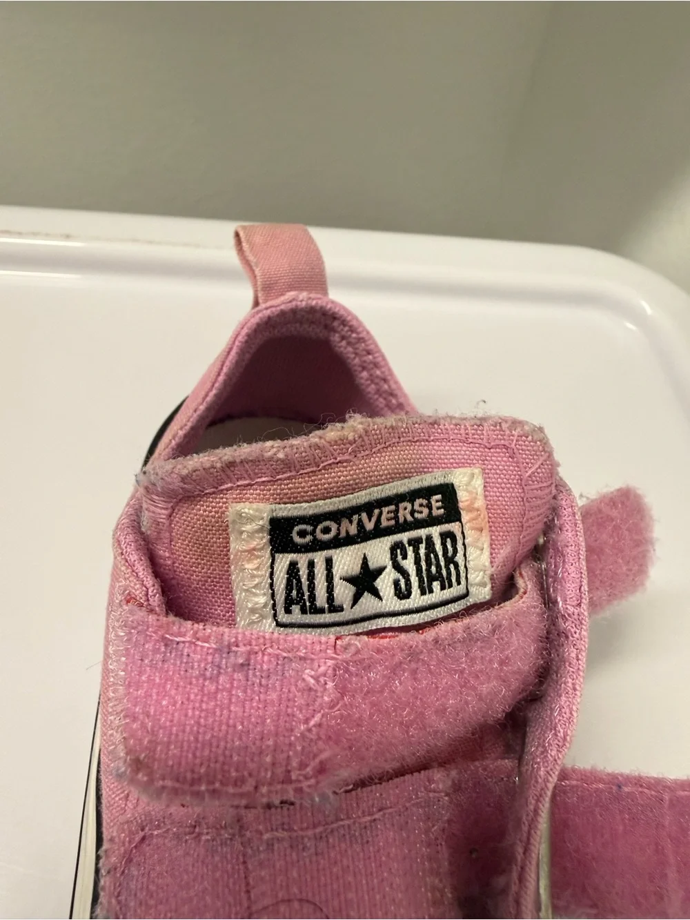 Converse Kids Pink Low-Top Sneakers with Multicolor Zigzag Straps